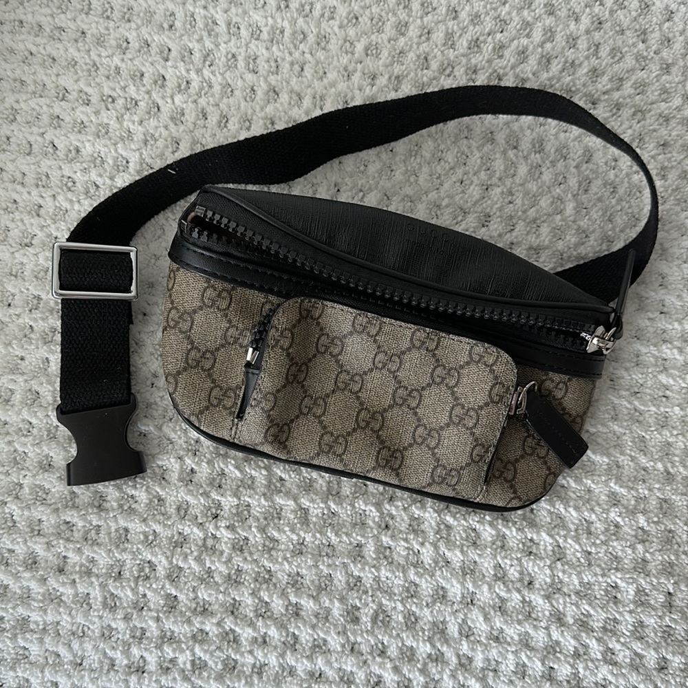 Gucci belt bag/Fanny pack/crossbody. Like new!
